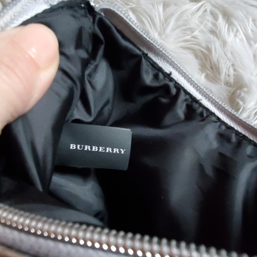 Burberry wristlet! - Picture 4 of 4